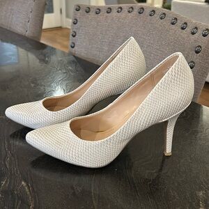 The Limited. New Never worn Size 7.5 M. Off white snake skin look shoes 3 1/2-4”